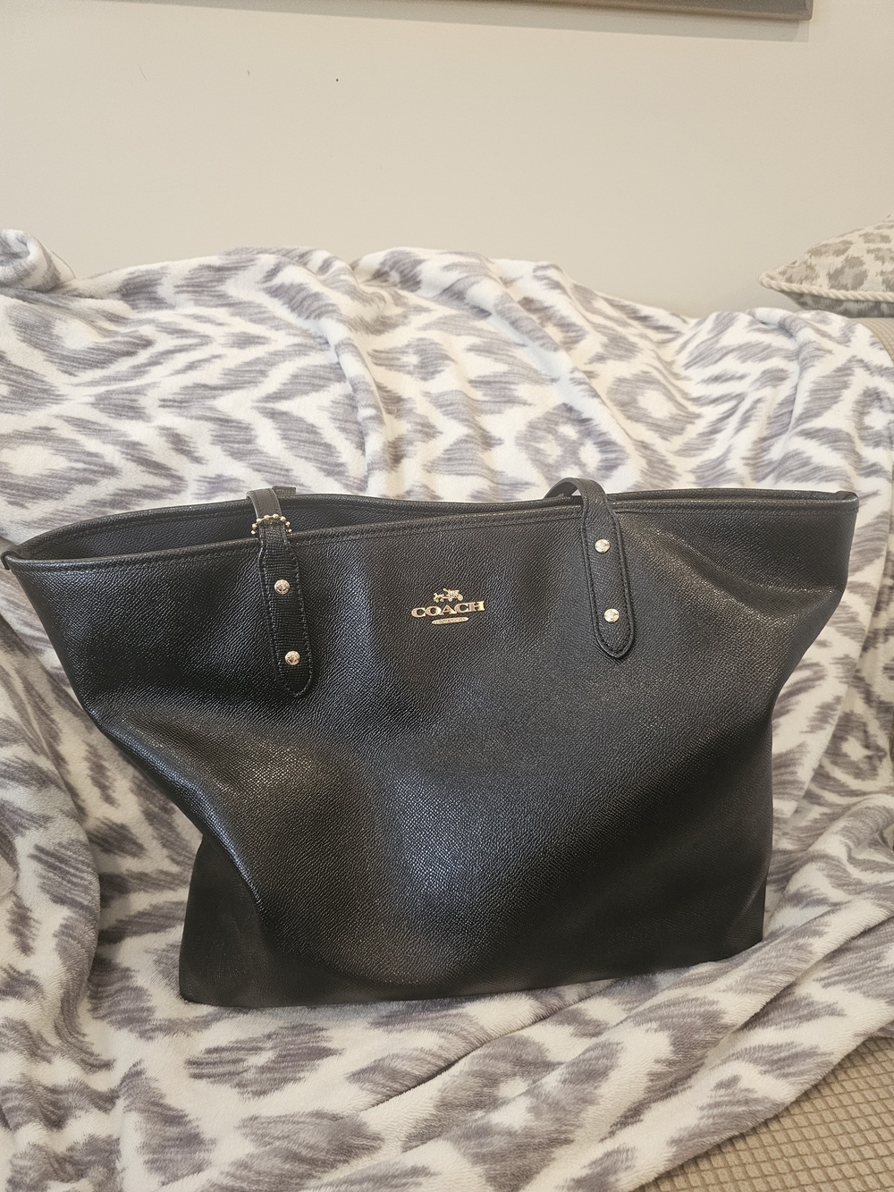 COACH Black Leather Womens City Tote with Gold Logo